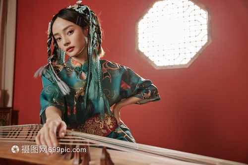 雅韻新傳 當(dāng)國(guó)風(fēng)美女邂逅古箏，專(zhuān)業(yè)攝像如何定格東方美學(xué)